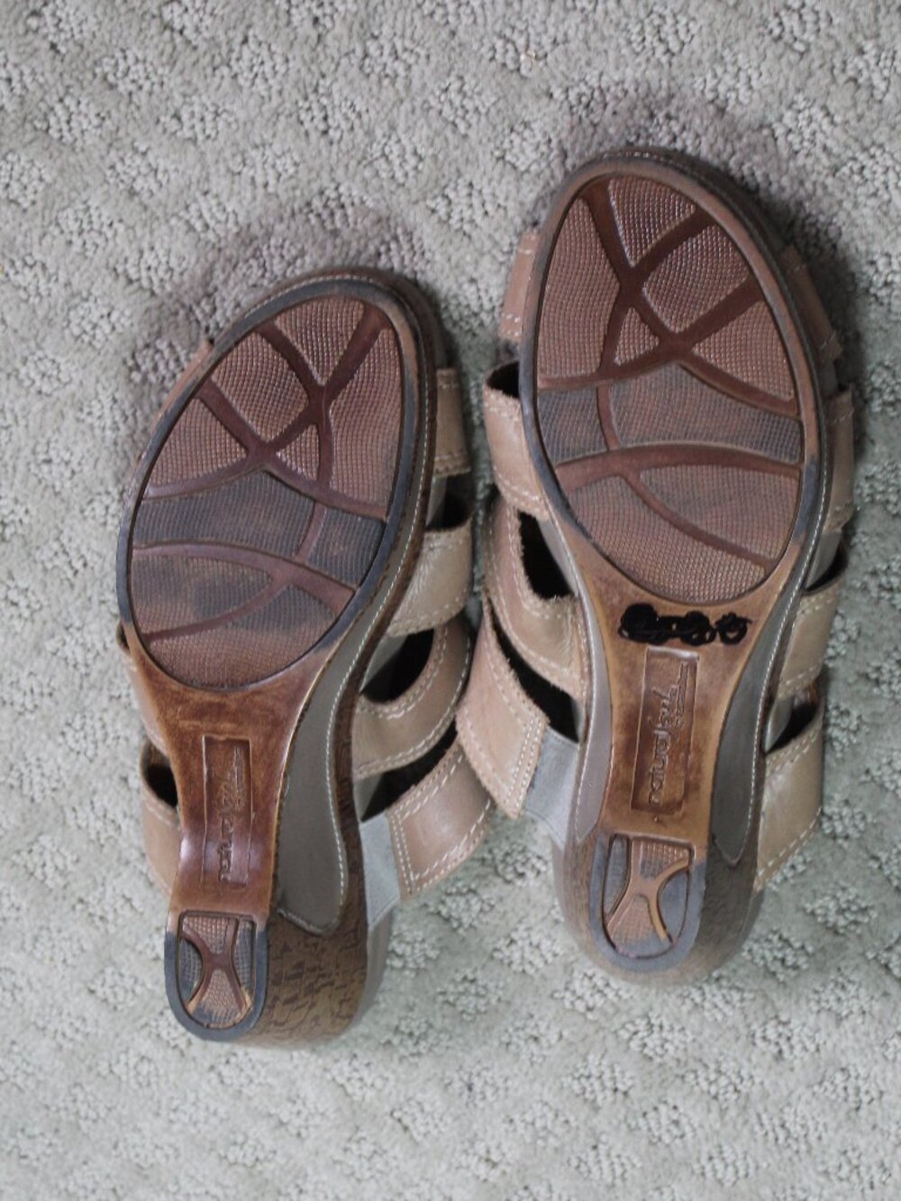 Natural Souls Size 8 Taupe 3" Wedge Heel Slides - Picture 6 of 6